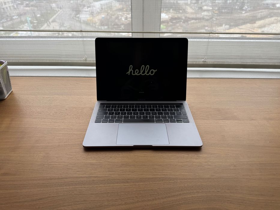 MacBook pro 13 inch 2019 8GB RAM 250GB 1,4 GHz Quad Core Intel i5