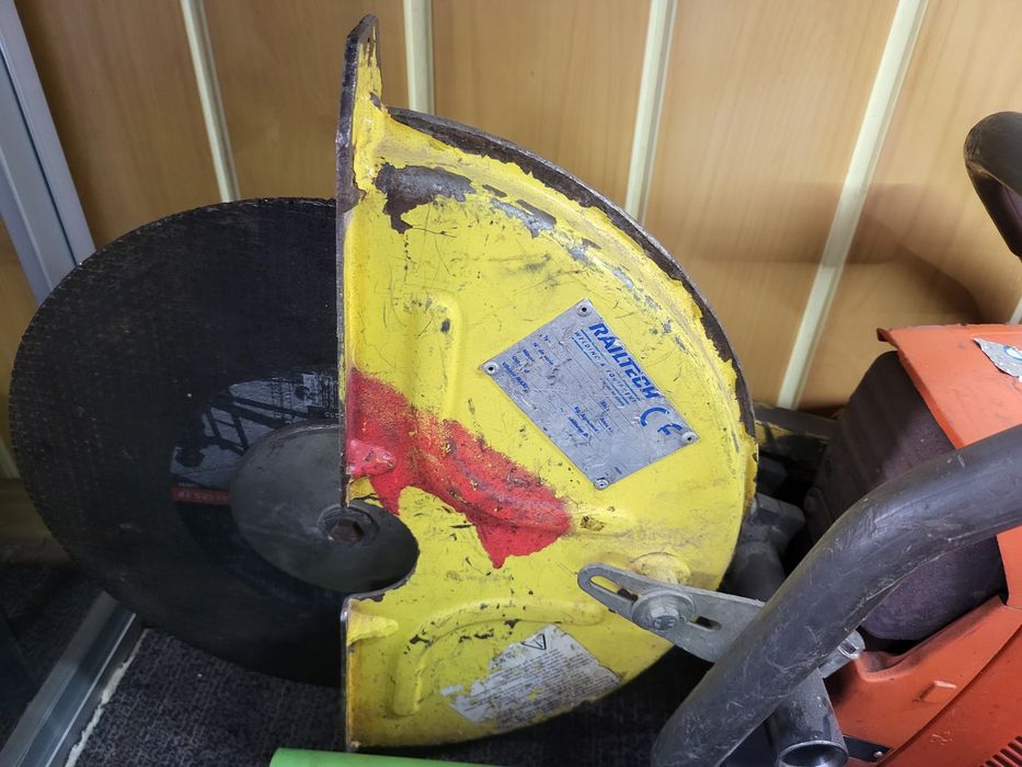 Drujba Husqvarna pt tăiat metal, beton