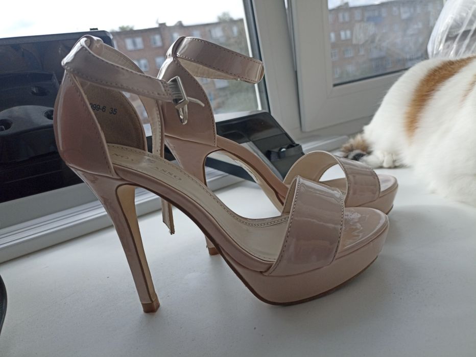 Туфли открытые 35 р.