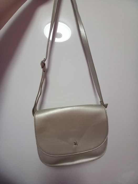 Стилна дамска чанта за всеки ден