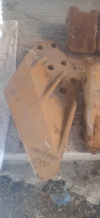 Зъби  за кофа на багер Доусан