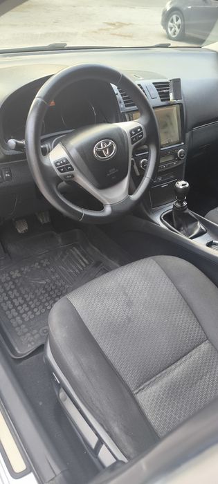 Продавам Toyota Avensis