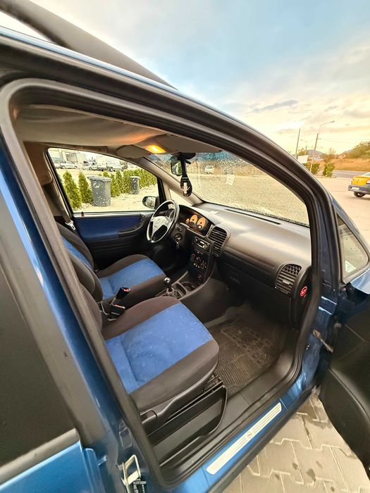 Vând Opel Zafira