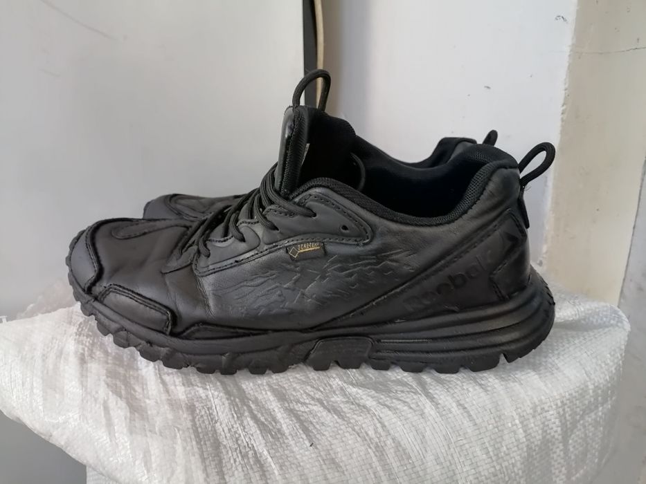 Продам кожаные кроссовки.