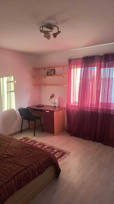 Apartament 4 camere, decomandat, str. Amaradia, Craiova