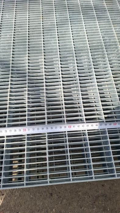 Trepte și grătare galvanizate zincate