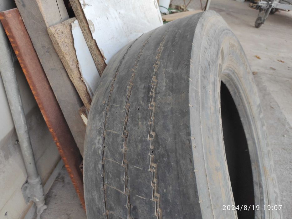 Баллон на тягач 305х70R22,5