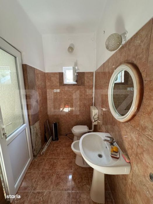 Casa spatioasa cu 6 camere, teren 700 mp, garaj si terasa