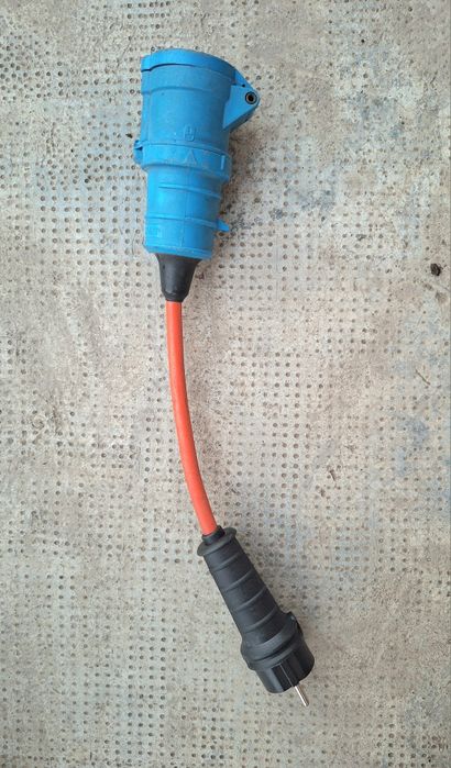Conector electric rulota