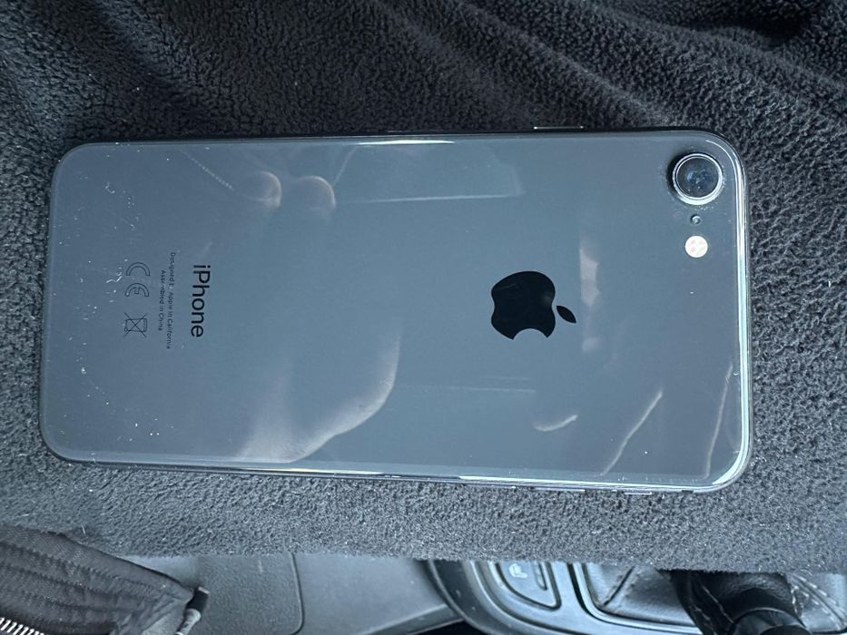 Продам apple iPhone 8 память 64 гб