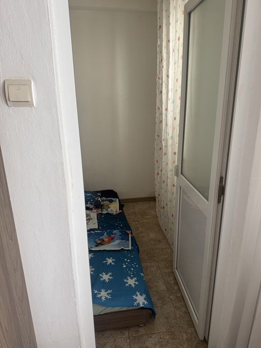 Închiriez garsonieră 180 lei pe zi