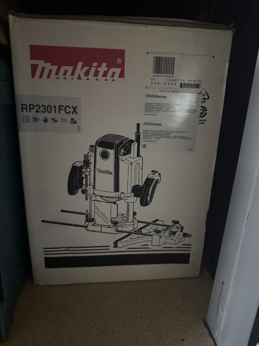 Фрезер Makita RP2301