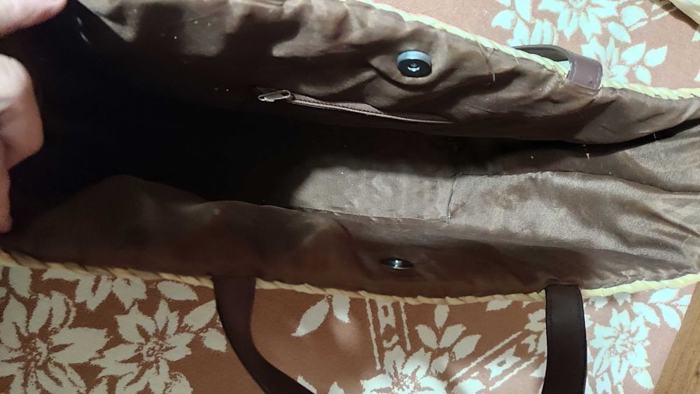 Чанта от ратан с текстилен хастар и кожени дръжки