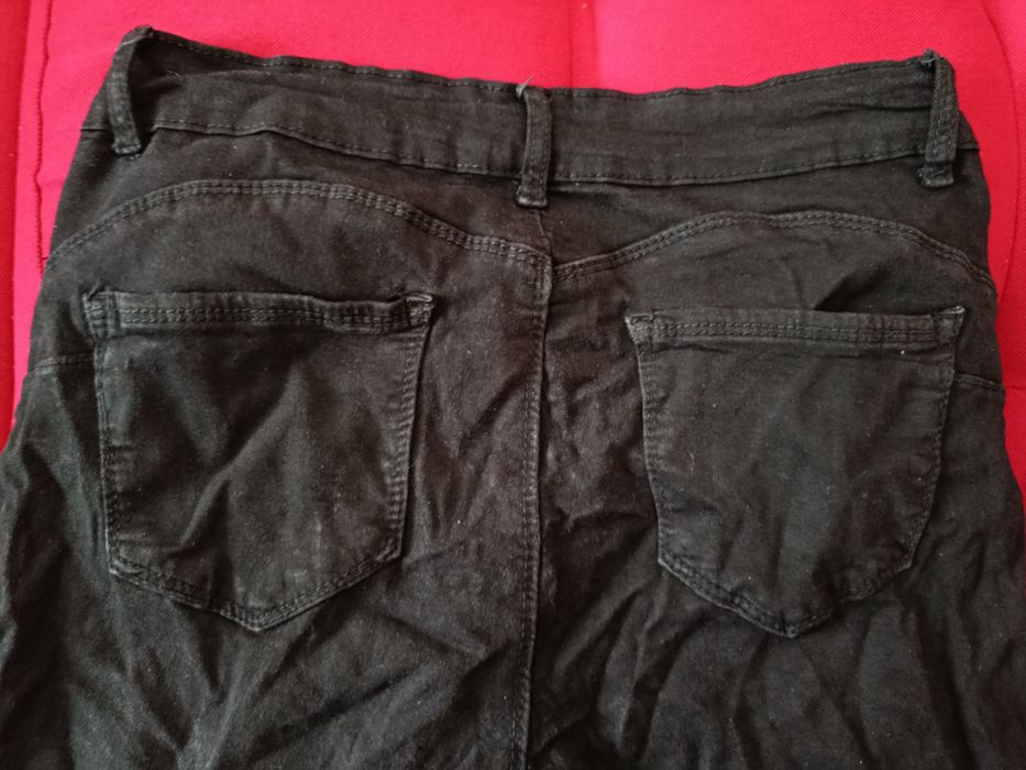Blugi elastici cu buzunare