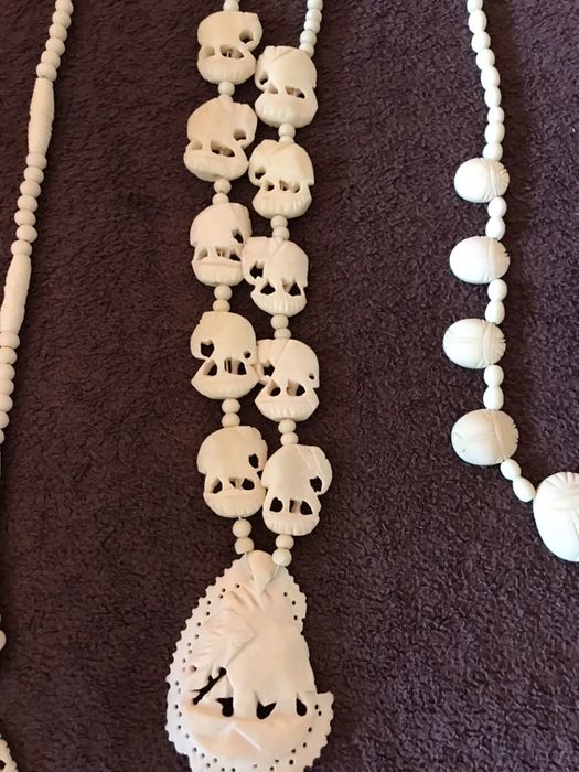 Стари колиета от кост