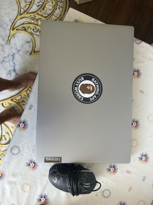 Vand laptop nou la cutie desfacut doar de proba