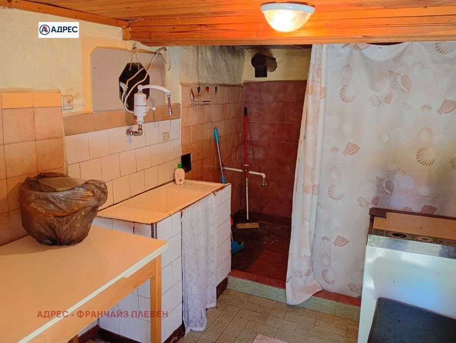 Къща в Ловеч, област-с.Драгана площ 55 цена 33000