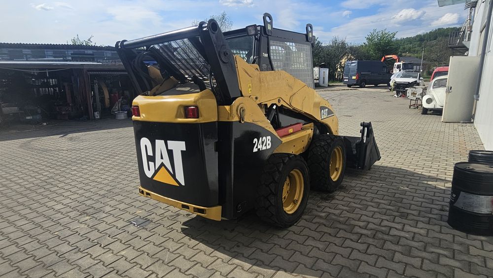 Caterpillar 242b miniincarcator 3000kg bobcat