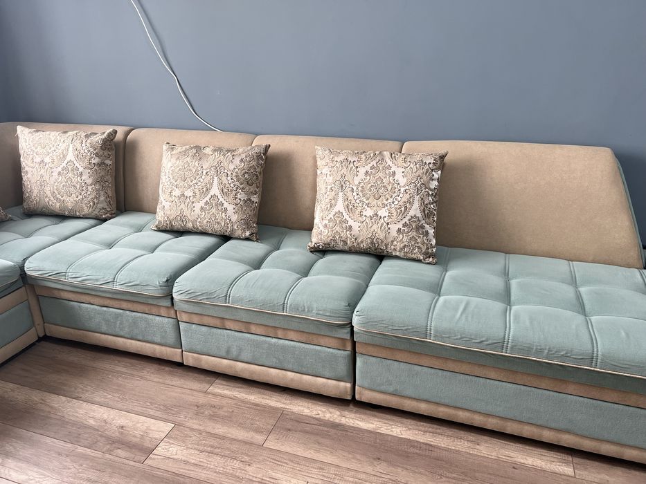 Продам диван срочно! Очень в хорошем состоянии!