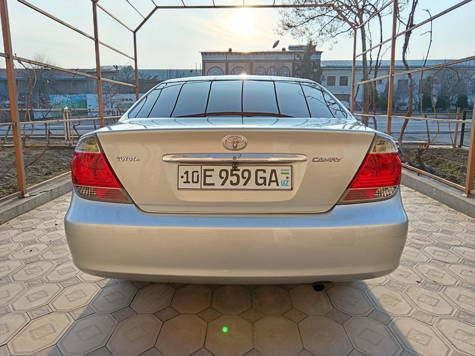 Toyota Camry 2005 год
