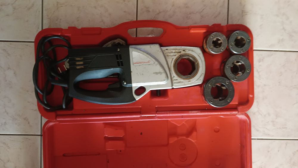 Mașină manuala electrică de filetat