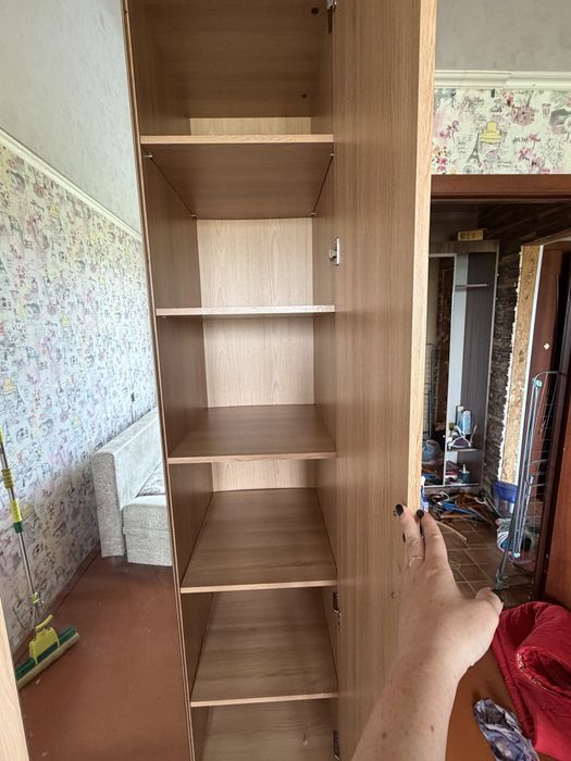 Продам плательный распашной шкаф