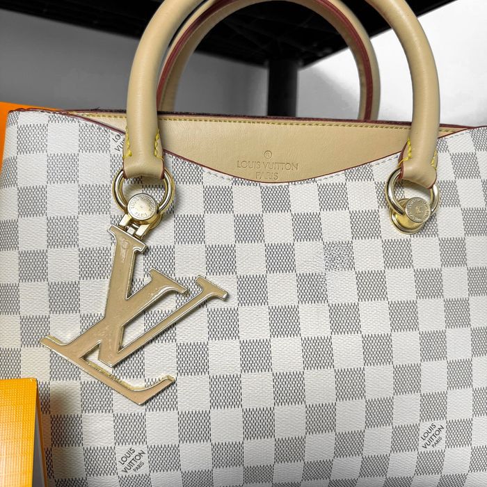 Gata Louis vuitton