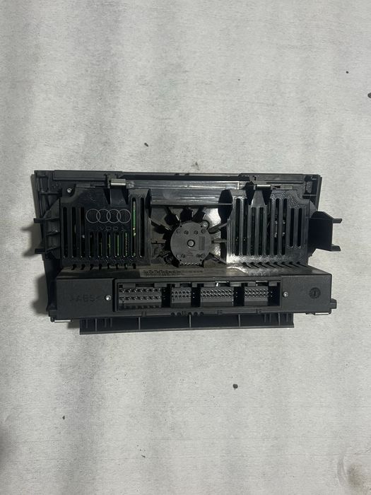 PANOU COMANDA AC AUDI A3 8P cu scaune incalzite cod 8P0820043J 5PR