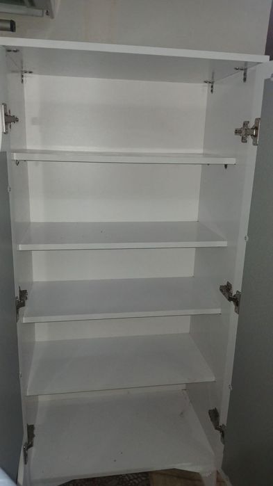 Шкаф.     сотилади.