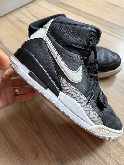 Оригинални кожени маратонки Jordan Legacy 312 „! 41