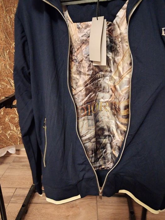 Яке на Dior ново