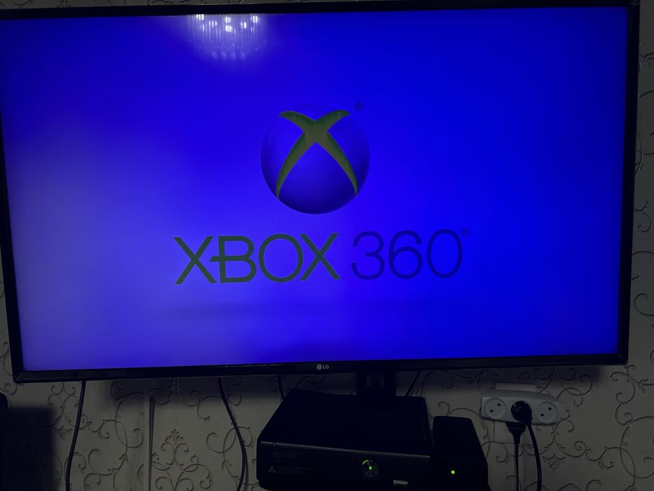Игровая приставка XBOX 360
