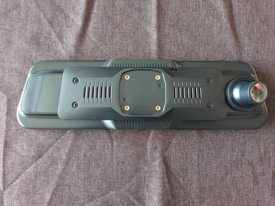 Видеорегистратор в огледало за обратно виждане и задна камера