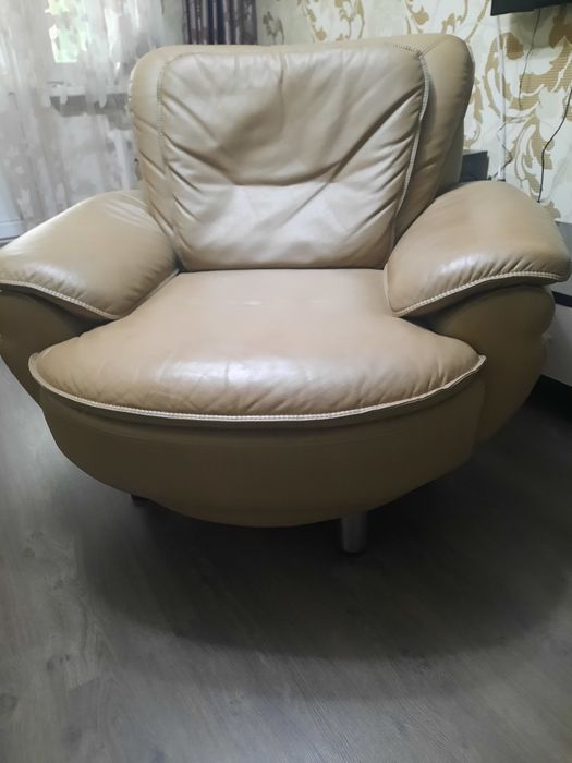 Кресло крутящее продам