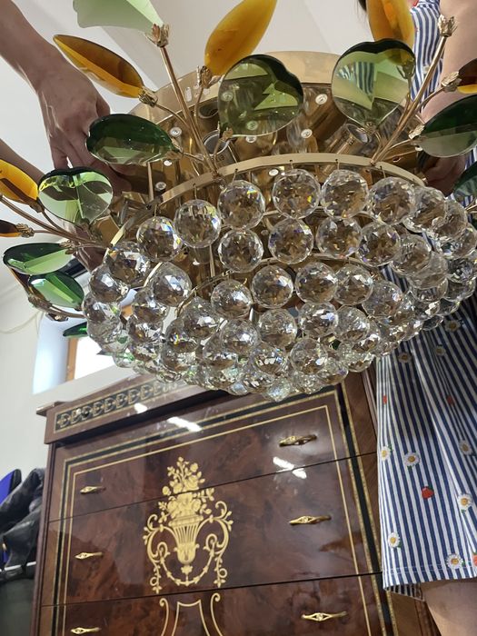 Продам люстра