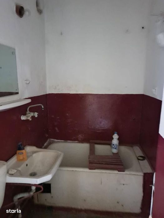 Garsoniera Ostrovului , etaj 4 , necesita renovare , 13.700 euro neg.