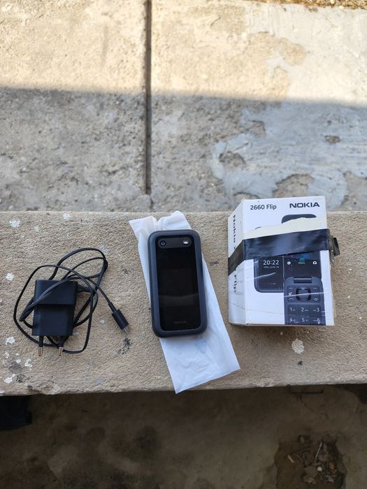 Vând telefon cu clapă Nokia