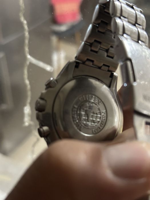 Часовник Citizen U600