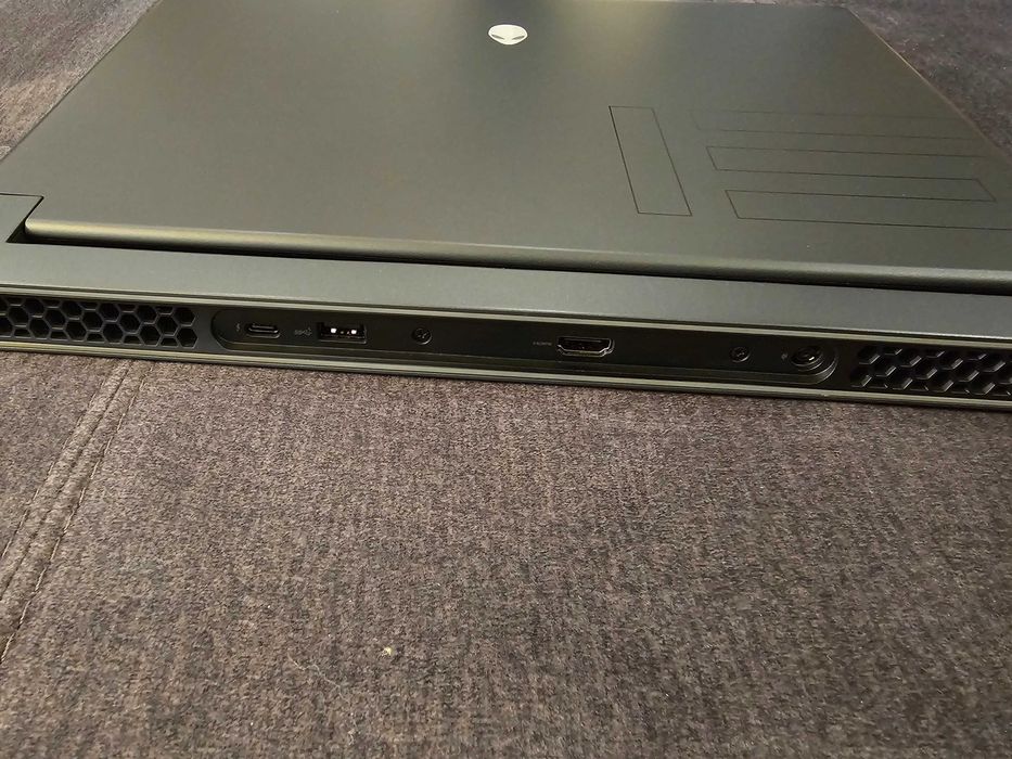 Alienware M15 R7 165hz / i7 12700 / RTX 3060 140w / 16 Ram / 512 SSD