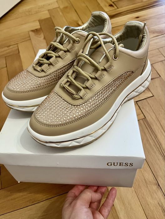 Спортни обувки Guess