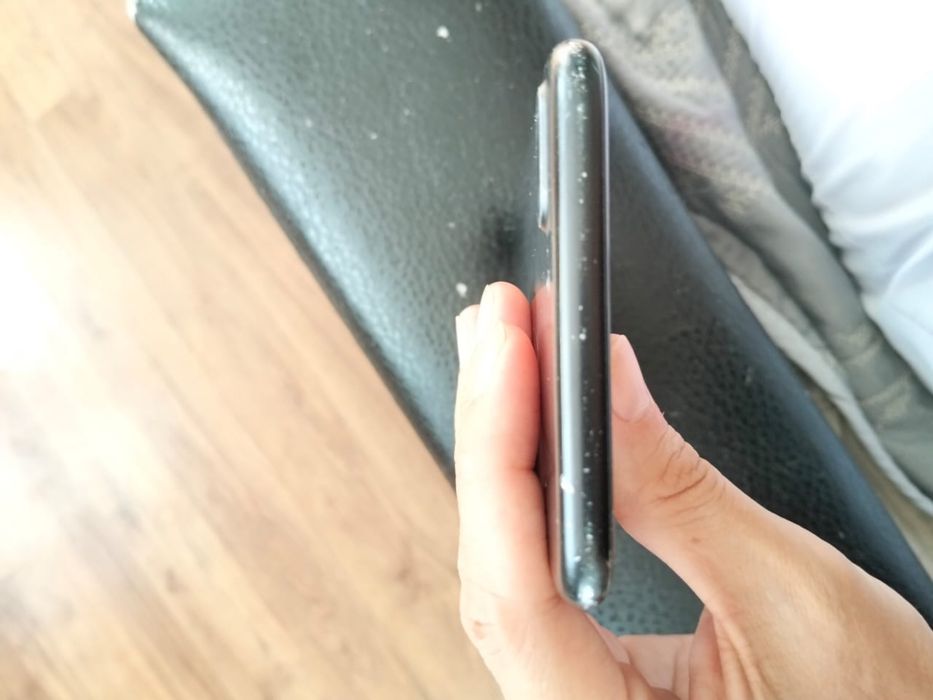 Продам айфон 7+ память 128гиг