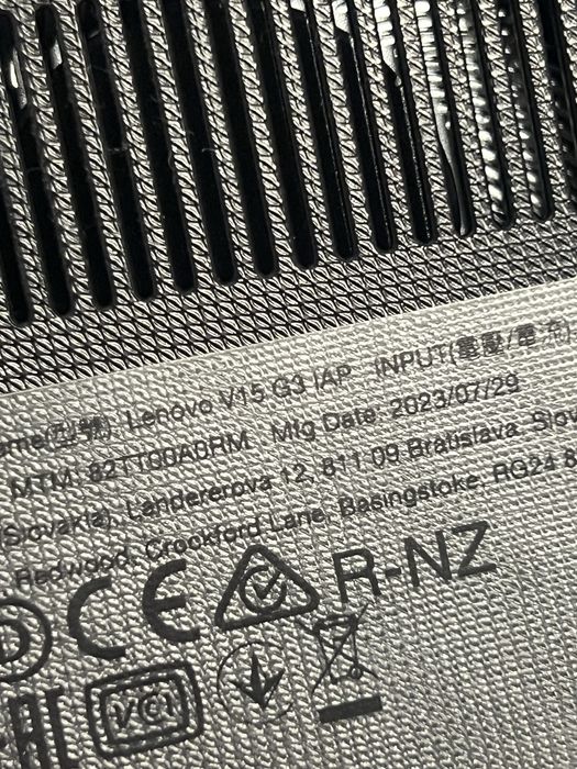 Lenovo V15 G3 I3- 125U / SSD Nvme 512GB
