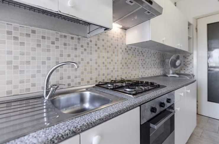 Дава се под наем Четиристаен апартамент в Пловдив, Център - 97 кв.м за 204 € - Снимка #2