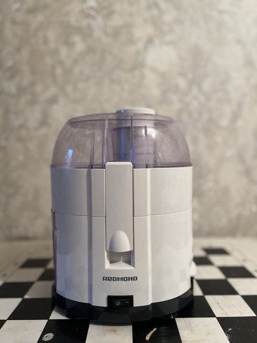 Соковыжималка Redmond RJ-907