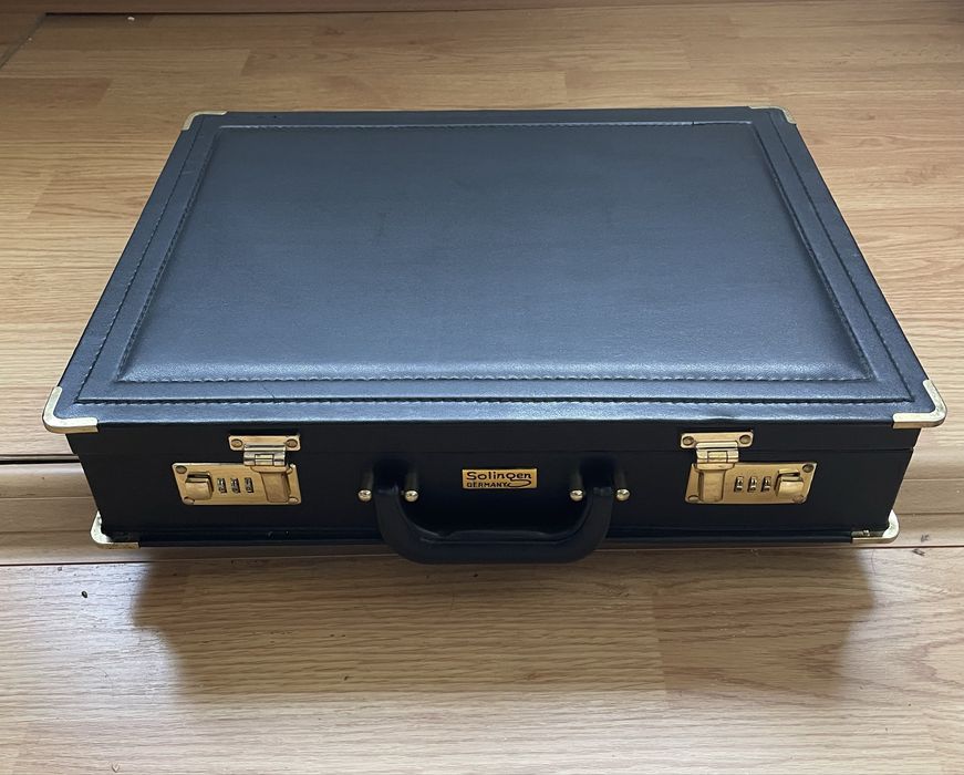 Geanta/servieta/diplomat din piele cu cifru negru