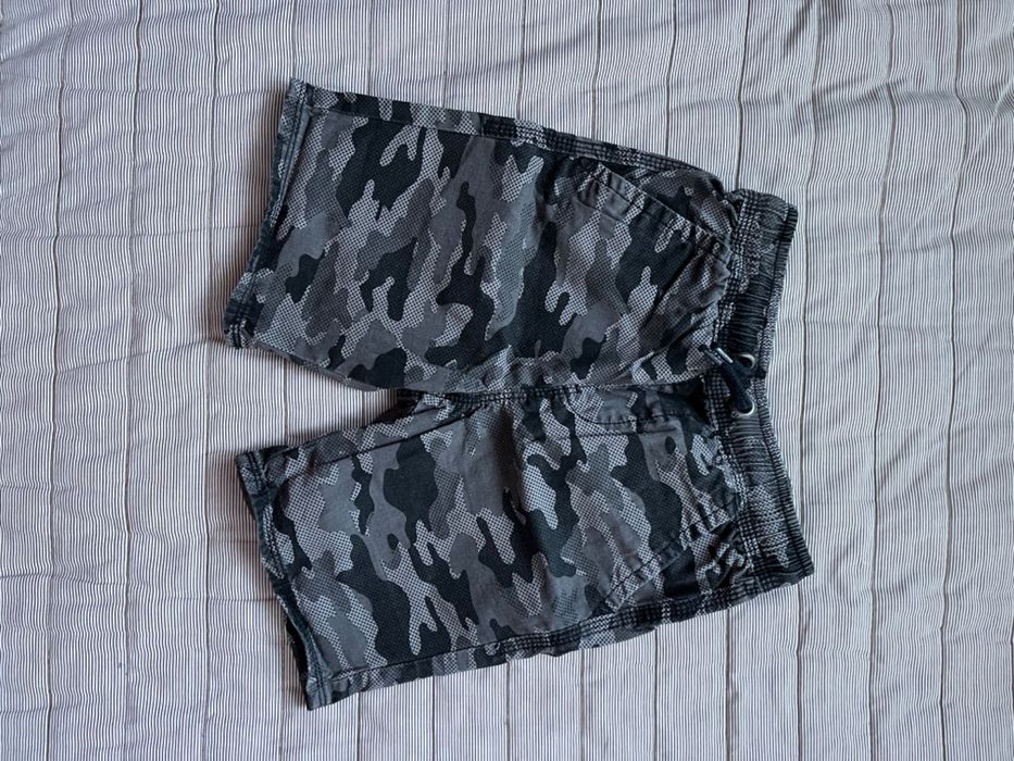 Комплект от риза и 2 чифта къси панталони за 5г.