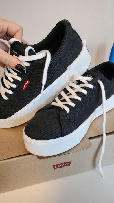 Adidas Levi strauss noi fara eticheta