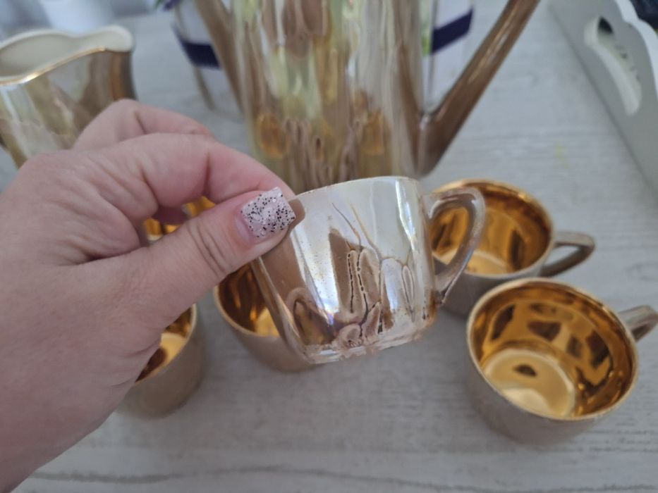 Set de ceai sau cafea de culoare aurie, cu irizații perlate