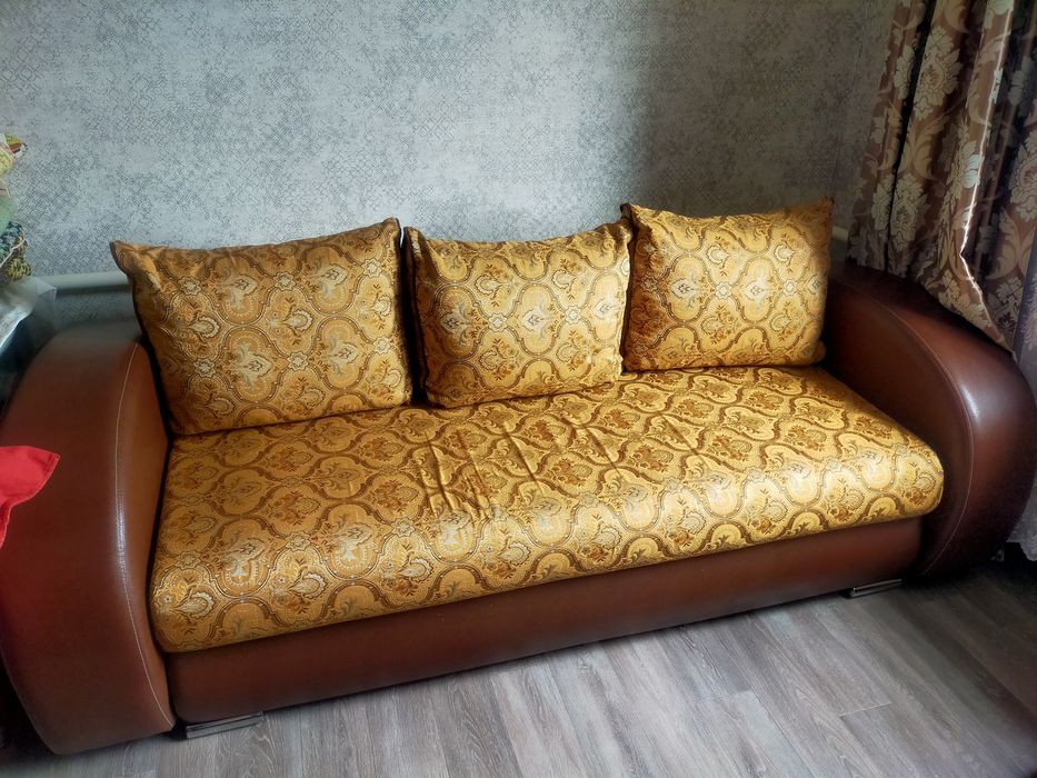 Продам уголок в хорошем состоянии