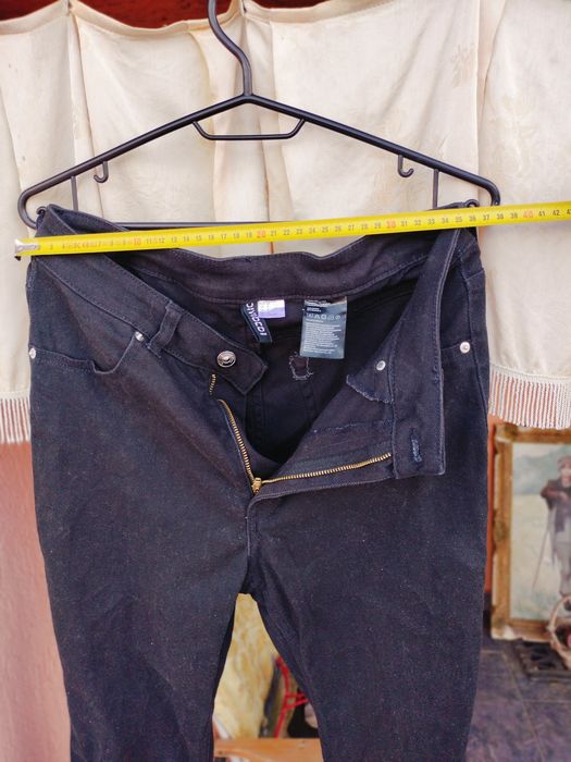 Pantaloni negri damă Divided H&M  Mărime 40 (EUR) / Slim fit buzunare de forma